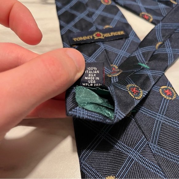 Tommy Hilfiger 100% Silk Blue Plaid Tie w Crest - Picture 3 of 5